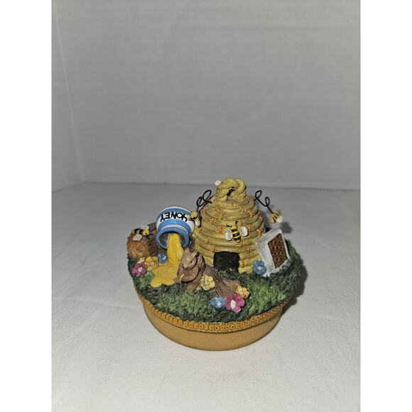Our America Candle Topper With Honey Bees, Bee Hive And Squirrel New - Picture 1 of 4
